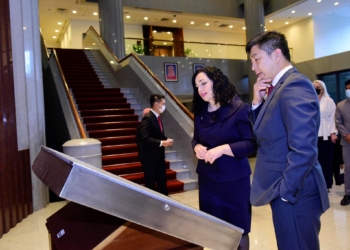 Osmani takohet me kryetarin e Kuvendit të Singaporit: Bashkëpunimi ynë bilateral ka potencial për t’u thelluar më tej