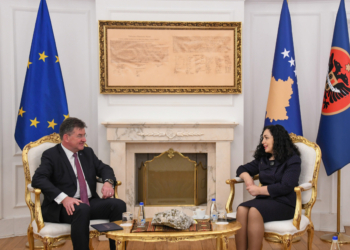 Osmani takohet me Lajçakun: Është urgjente zbardhja e fatit të personave të zhdukur