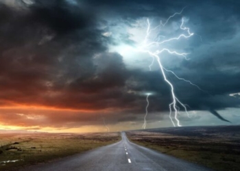 Ja çfarë duhet bërë për t’u mbrojtur nga stuhitë natyrore/rrufeja