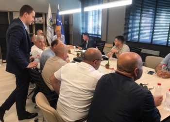 Mblidhen naftëtarët, shqyrtojnë gjendjen e krijuar pas ngritjes së çmimeve të karburanteve