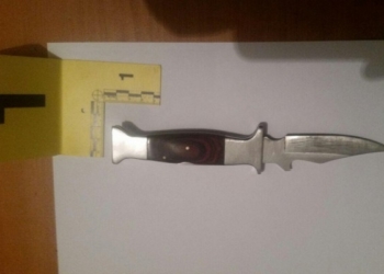 Nxënësi ther me thikë një nxënëse, policia thotë aksidentalisht