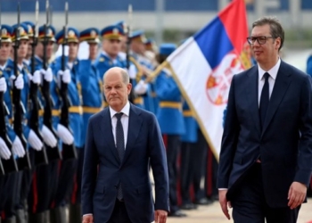 Liderët gjermanë dhe serbë përplasen për njohjen e Kosovës dhe sanksionet ndaj Rusisë.