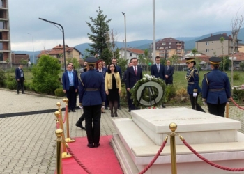 Kurti: Do të insistojmë e angazhohemi për drejtësi për të gjitha viktimat, për dëmet e vuajtjet që na janë shkaktuar