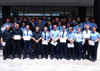 Sveçla para të diplomuarve: Duhet të jemi vigjilentë në sigurinë e vendit