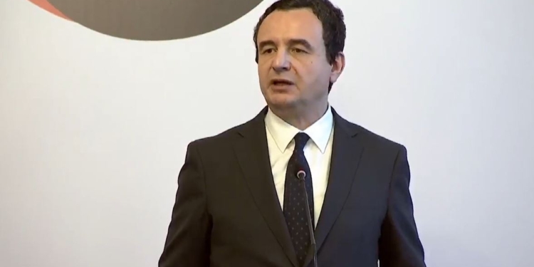 Kurti për vizitën e mundshme të ish-krerëve të UÇK-së: E shoh më të udhës t’i takojë avokatët e tyre