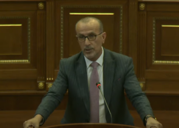 Haxhiu debaton me Kurtin për Trustin: Mos u bëj presion deputetëve