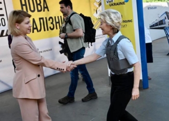 Von der Leyen takohet me Zelenskyn, dikskutojnë për rindërtimin e Ukrainës