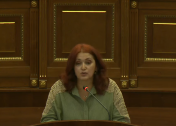 Eliza Hoxha akuzon LVV-në për “kapje të Universitetit të Prishtinës”