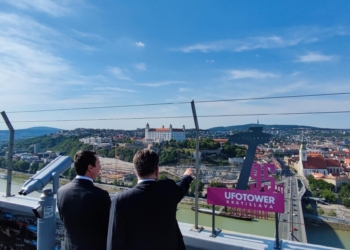 Lajçaku diskuton me Kurtin në Bratisllavë për dialogun Kosovë – Serbi