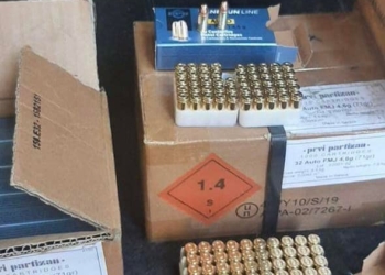 Zyrtari serb i Ministrisë së Infrastrukturës arrestohet në Jarinje, iu gjetën 4 mijë fishekë