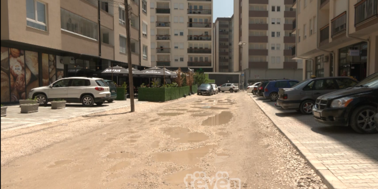 Banorët e shqetësuar nga gropat e shumta në Fushë Kosovë