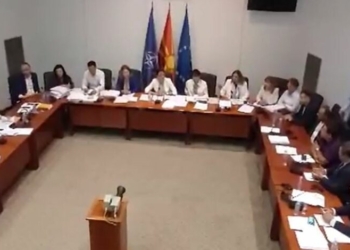 Tensionet e një dite më parë kanë vazhduar edhe sot në Kuvend