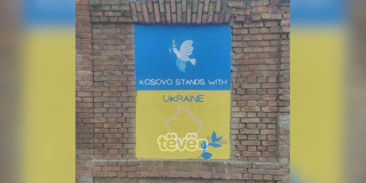 Kosova dërgon ndihma mjekësore, ukrainasit vendosin ngjyrat e flamurit të Kosovës në mure të spitalit