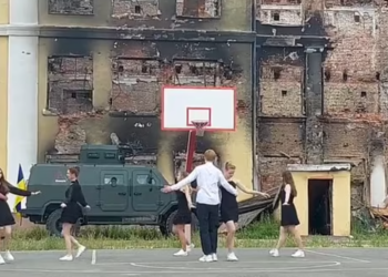 Mbrëmja e maturës nën rrënojat e Kharkiv-it