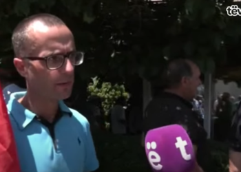 Qytetari nga Drenasi: Kurti nuk po punon për popullin, po bën hajgare nëpër Qeveri si supermen