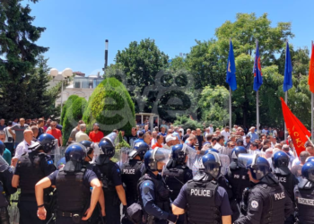 Haradinaj: Nuk duhet t’i hidhet benzinë zjarrit, Kurti ta ofrojë një zgjidhje urgjente për veteranët