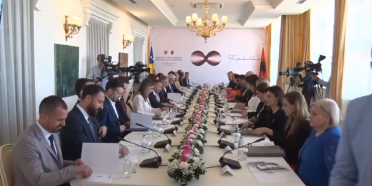 Hiqet kontrolli kufitar Kosovë – Shqipëri gjatë fundjavave në muajt e verës