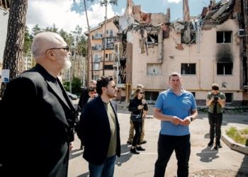 Rama dhe Abazoviq vizitojnë Irpinin, shohin shkatërrimet nga lufta