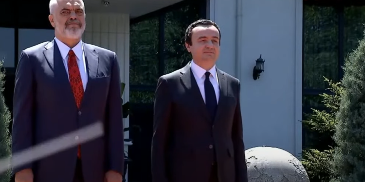 Rama arrin në Prishtinë, nis mbledhja ndërmjet dy qeverive