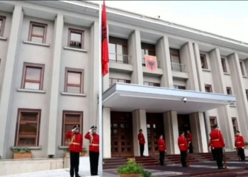 Në nderim të presidentit të ndjerë Bujar Nishani, Shqipëria të enjten ditë zie kombëtare