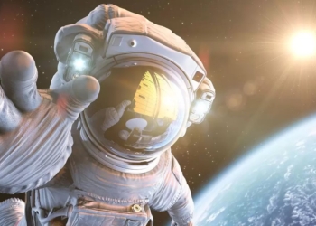 Astronauti i parë që eci në hapësirë