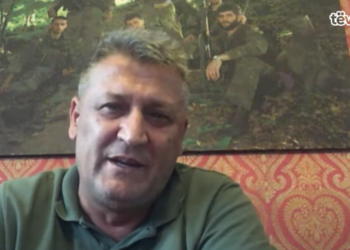 Berisha e quan rrugaç zyrtarin policor: Sa bërlloku është në Policinë e Kosovës nuk e keni idenë