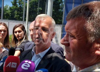 Klinaku pas takimit me Kurtin: Nuk u dakorduam, do vazhdojmë protestat tona