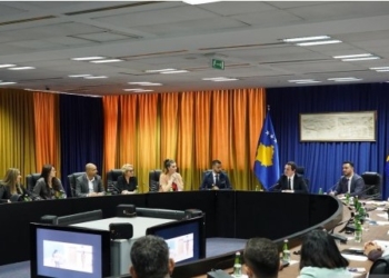 Kurti: 100 bursa për nxënësit e komunitetit rom