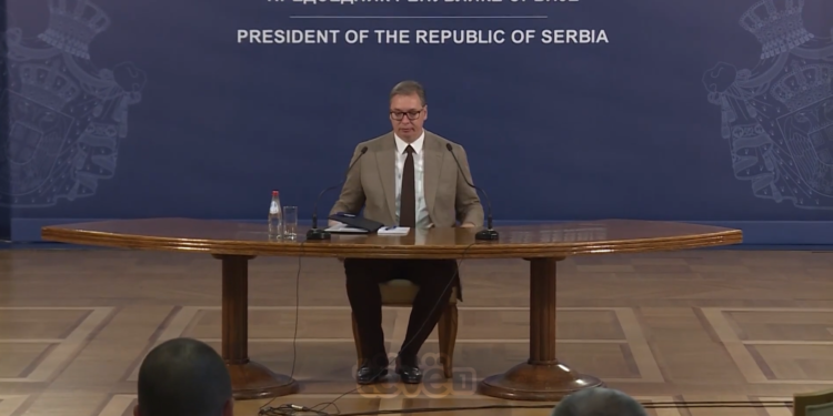 Vuçiq: Prishtina po përgatit sulm