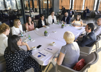 Kurti takoi gazetarët ukrainas të strehuar në Kosovë