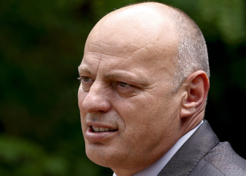 Agim Çeku thotë se qeveria bëri gabim që la veteranët jashtë pagës minimale