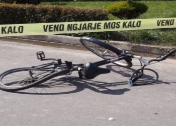 Vetura godet biciklistin në Prizren