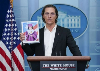 Aktori McConaughey nga Shtëpia e Bardhë bën thirrje për reformë në ligjin e armëve