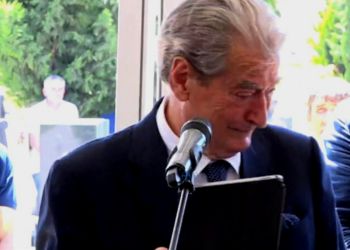 Berisha përlotet në fjalën e lamtumirës për ish-presidentin Nishani