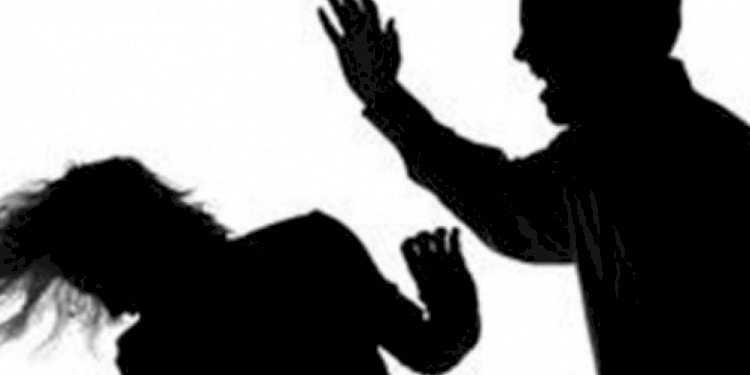 I dehuri sulmon fizikisht një grua në Klinë