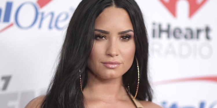 Demi Lovato paralajmëron albumin e ri
