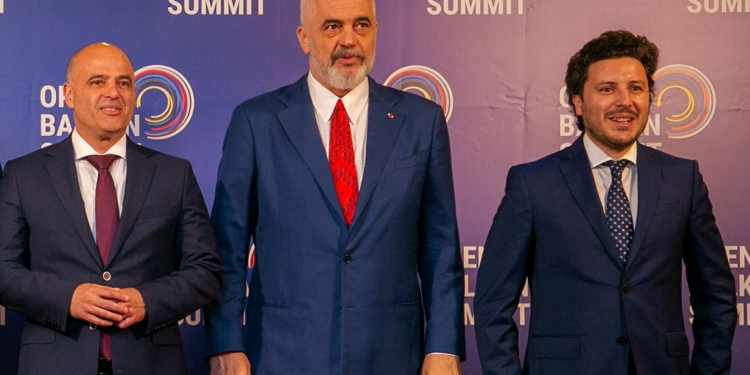Abazoviq vizitë në Ukrainë, fton Ramën e Kovaçevskin t’i bashkohen