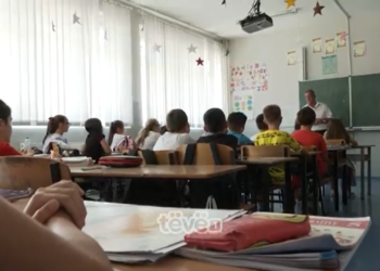 Shumë nxënës e pak mësues në Fushë-Kosovë