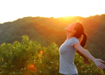Tri zakone që praktikojnë njerëzit e lumtur