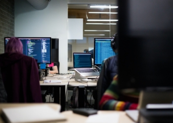 Mashtroi austriakët me “Call Centre”, dënohet kosovari me 18 muaj burgim