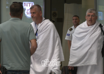 Haxhilerët kthehen në shtëpi,  shtyhet fluturimi