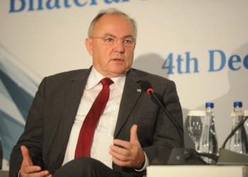 Deputeti gjerman Juratoviq: Ka ardhur momenti që Aleksandër Vuçiq t’ia kthej shpinën Rusisë