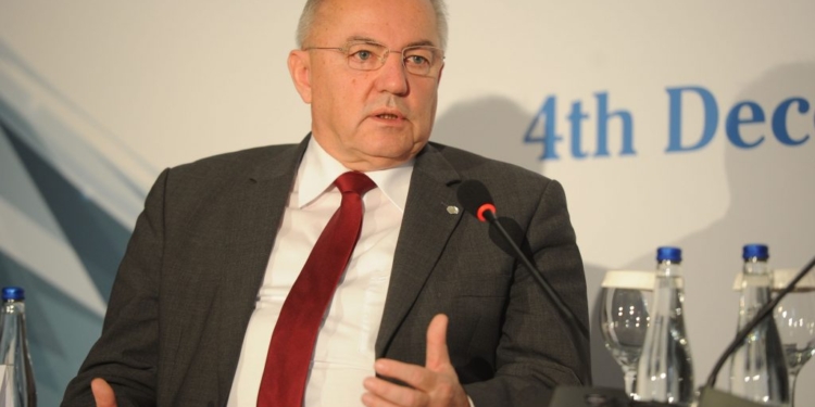 Deputeti gjerman Juratoviq: Ka ardhur momenti që Aleksandër Vuçiq t’ia kthej shpinën Rusisë