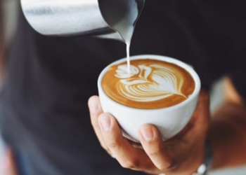 Sa orë e largon gjumin kafeina?