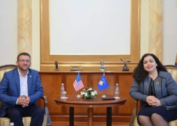 Reagon Kupina: Presidentja Osmani nuk lëshon e as nuk merr pasaporta diplomatike