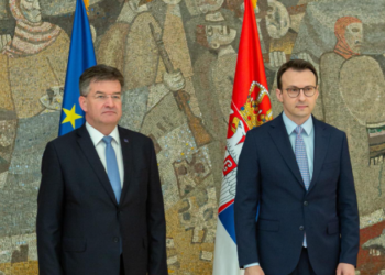 Lajçak takohet me Petkoviqin, konfirmon se dialogu nuk është ndërprerë