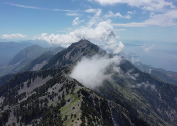 Turisti bie në humnerë në Malin e Çikës