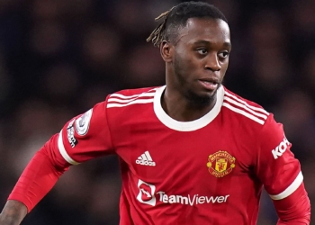 United i ofron rivalëve mbrojtësin Wan-Bissaka