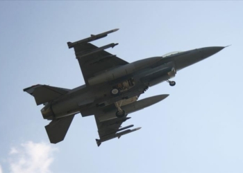 Avioni luftarak amerikan rrëzohet në Kaliforni, vdes piloti