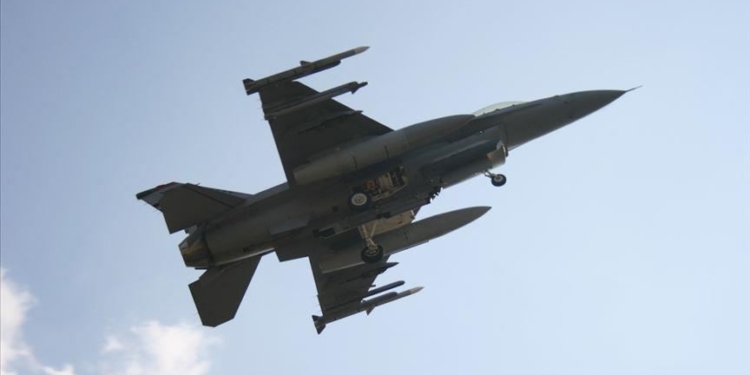 Avioni luftarak amerikan rrëzohet në Kaliforni, vdes piloti